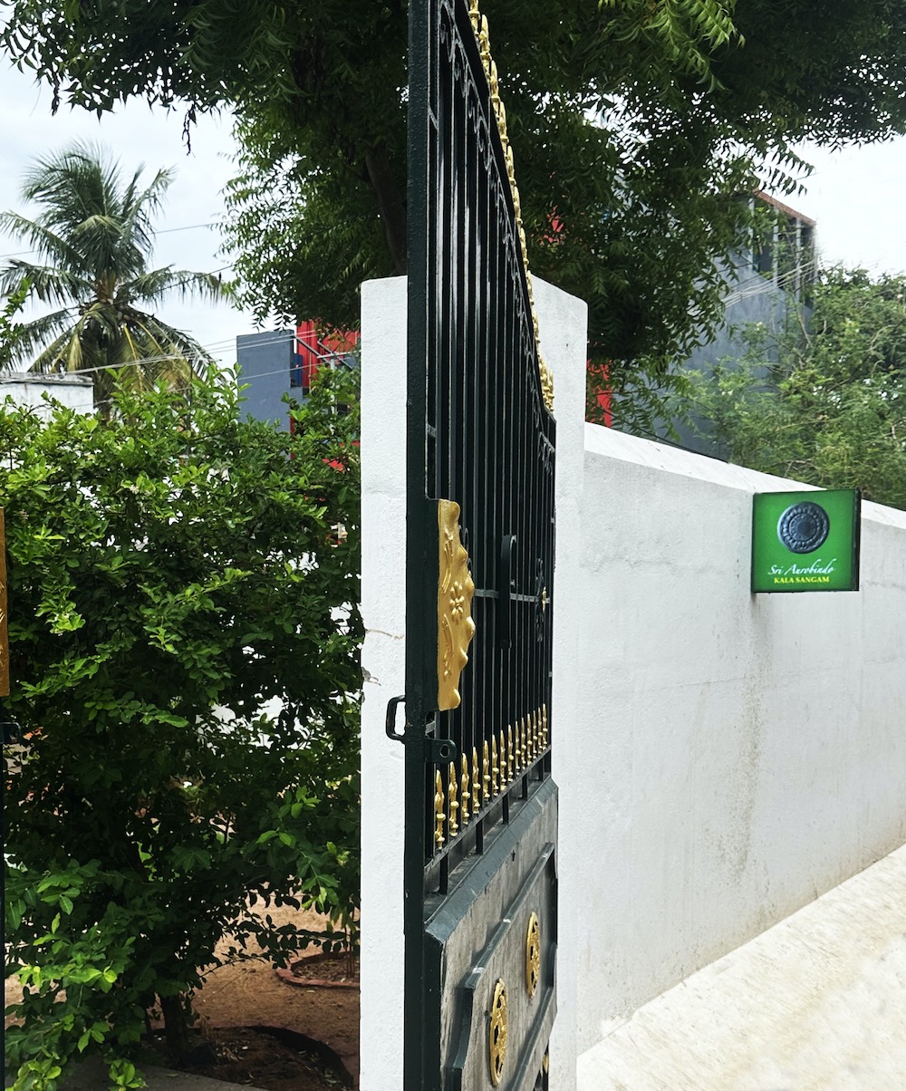 Villa Appavou gate, entrance signage